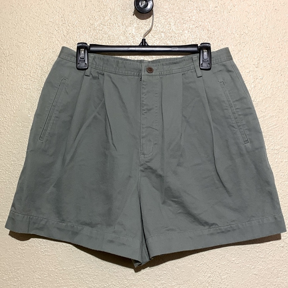 Ojai Shorts Size 14 Sage Green Pleated Front 100% Cotton Pockets LOGO High Rise